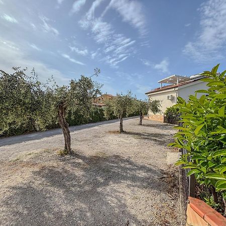 Case Vacanze Mare Nostrum - Villas In Front Of The Beach With Pool Кампофеличе-ди-Роччелла Экстерьер фото