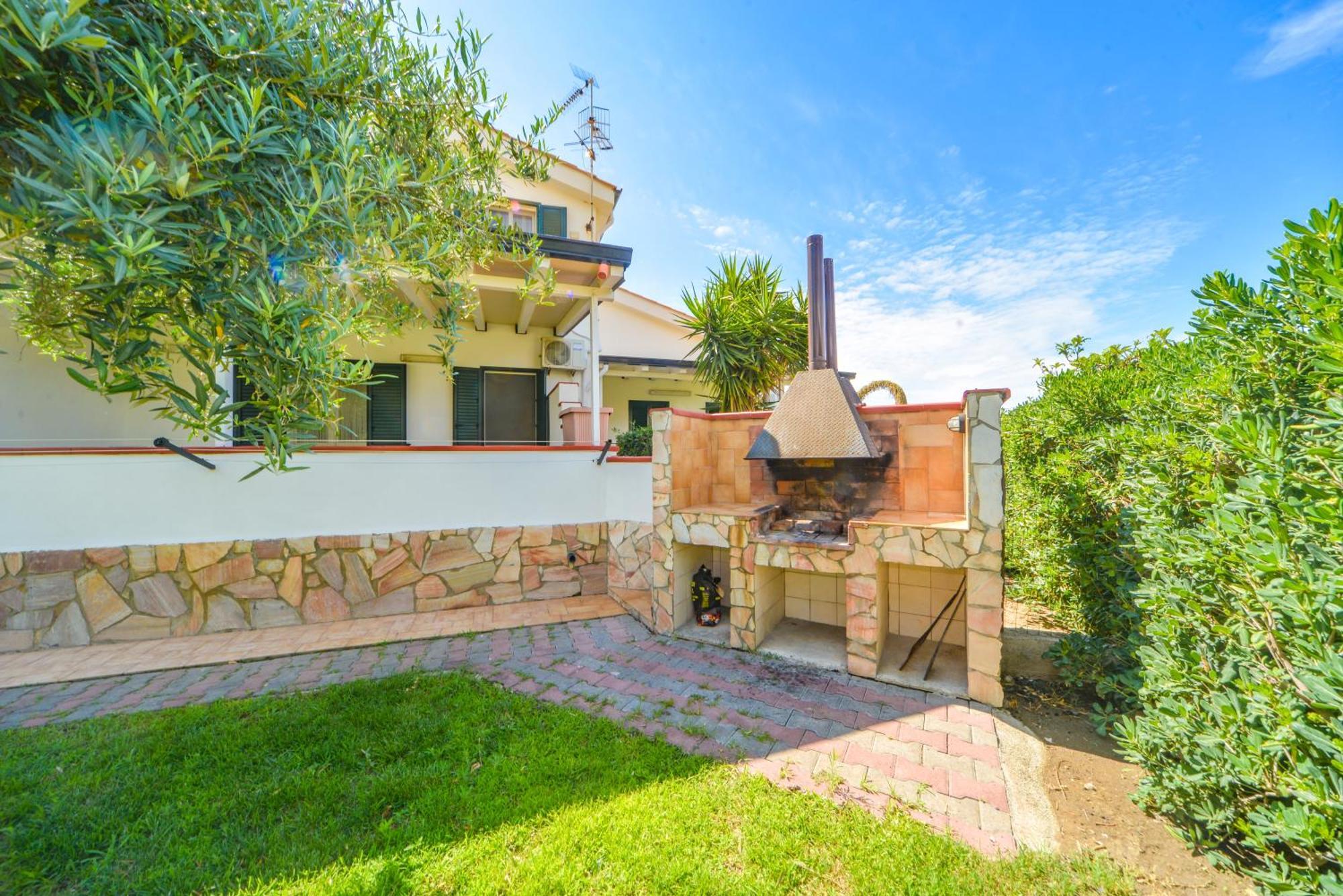 Case Vacanze Mare Nostrum - Villas In Front Of The Beach With Pool Кампофеличе-ди-Роччелла Экстерьер фото